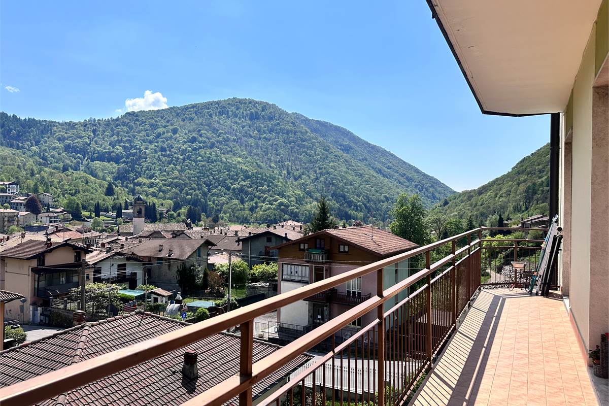 barni:bellissimo appartamento con balconi