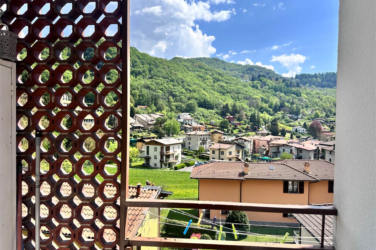 barni:bellissimo appartamento con balconi