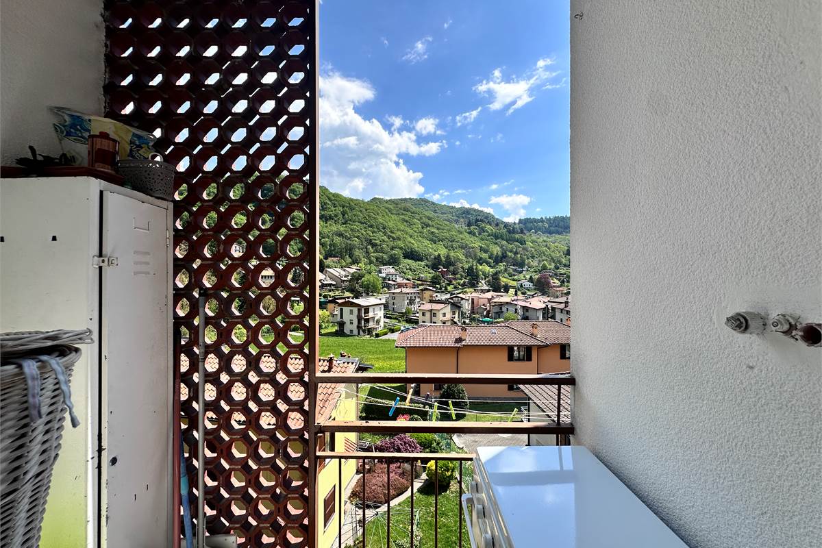 barni:bellissimo appartamento con balconi
