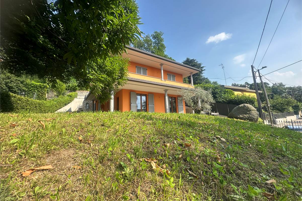 Longone : Bella villa singola elegante /giardino