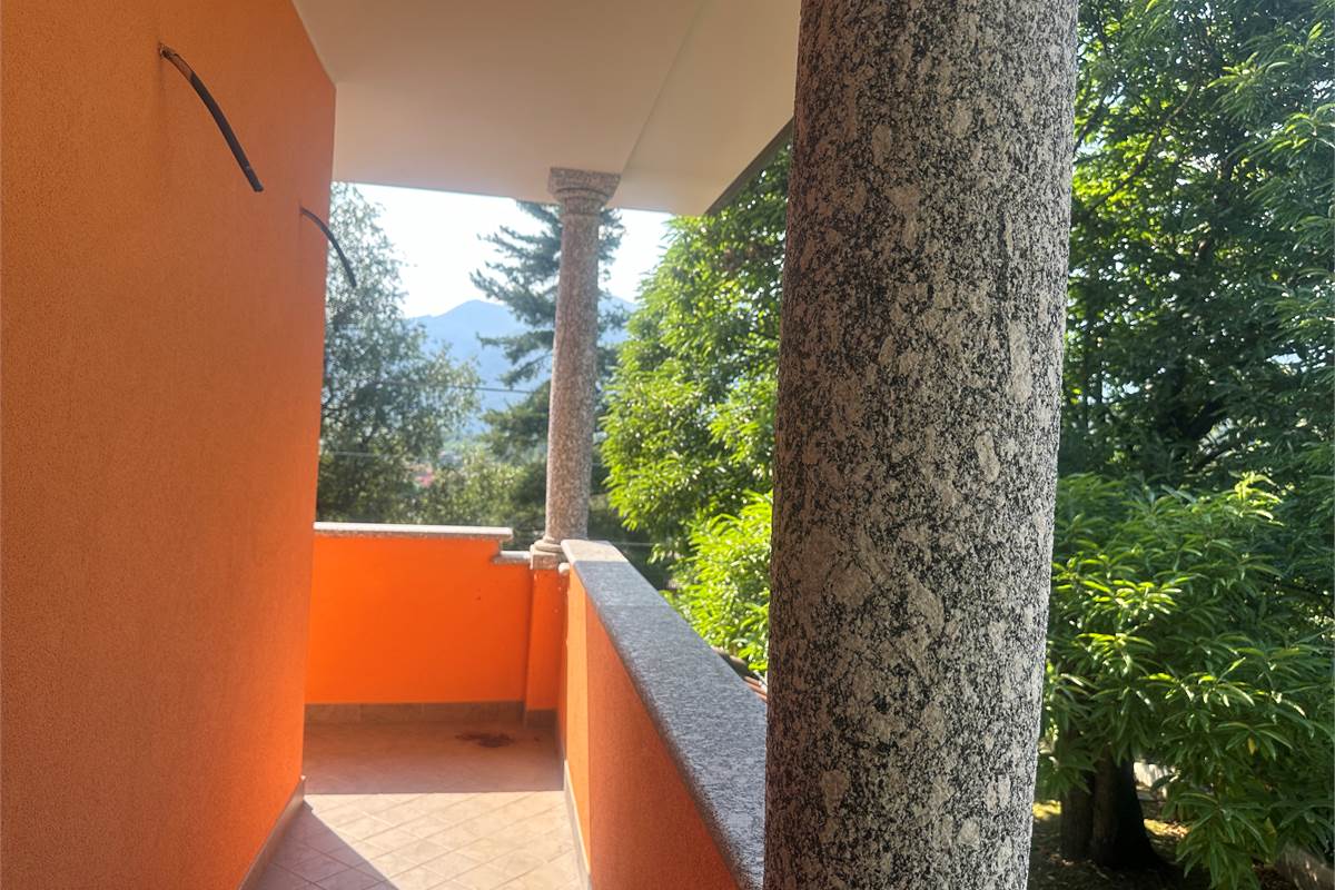 Longone : Bella villa singola elegante /giardino