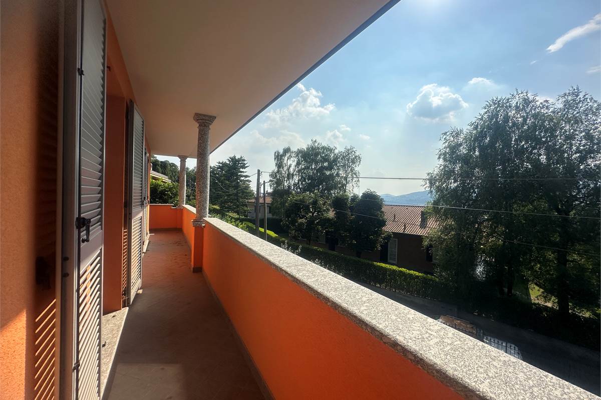 Longone : Bella villa singola elegante /giardino