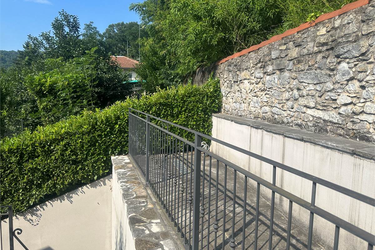 Longone : Bella villa singola elegante /giardino