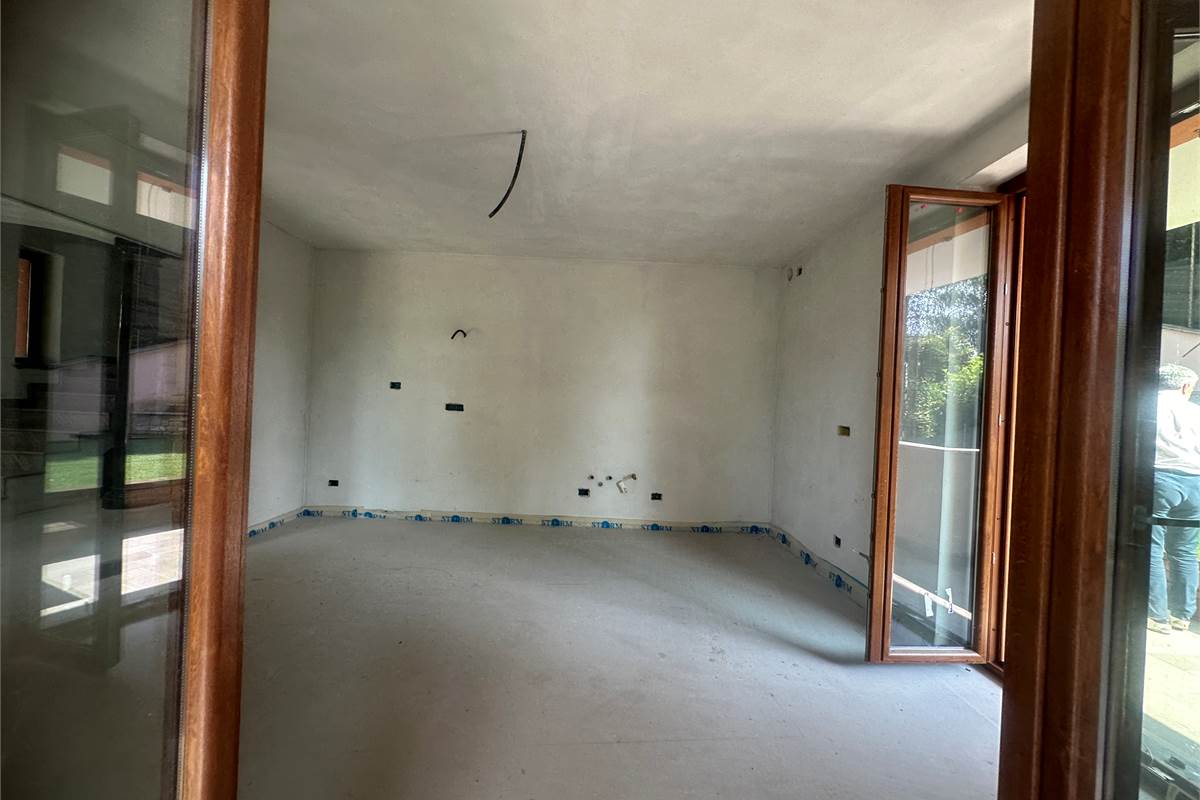 Longone : Bella villa singola elegante /giardino