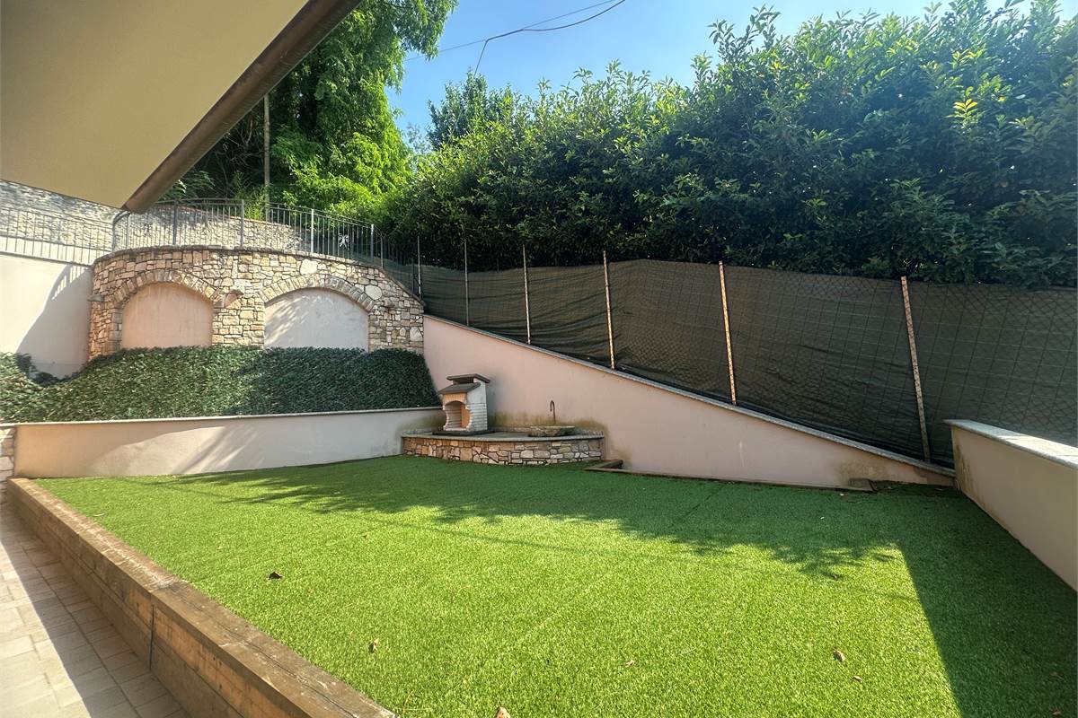 Longone : Bella villa singola elegante /giardino