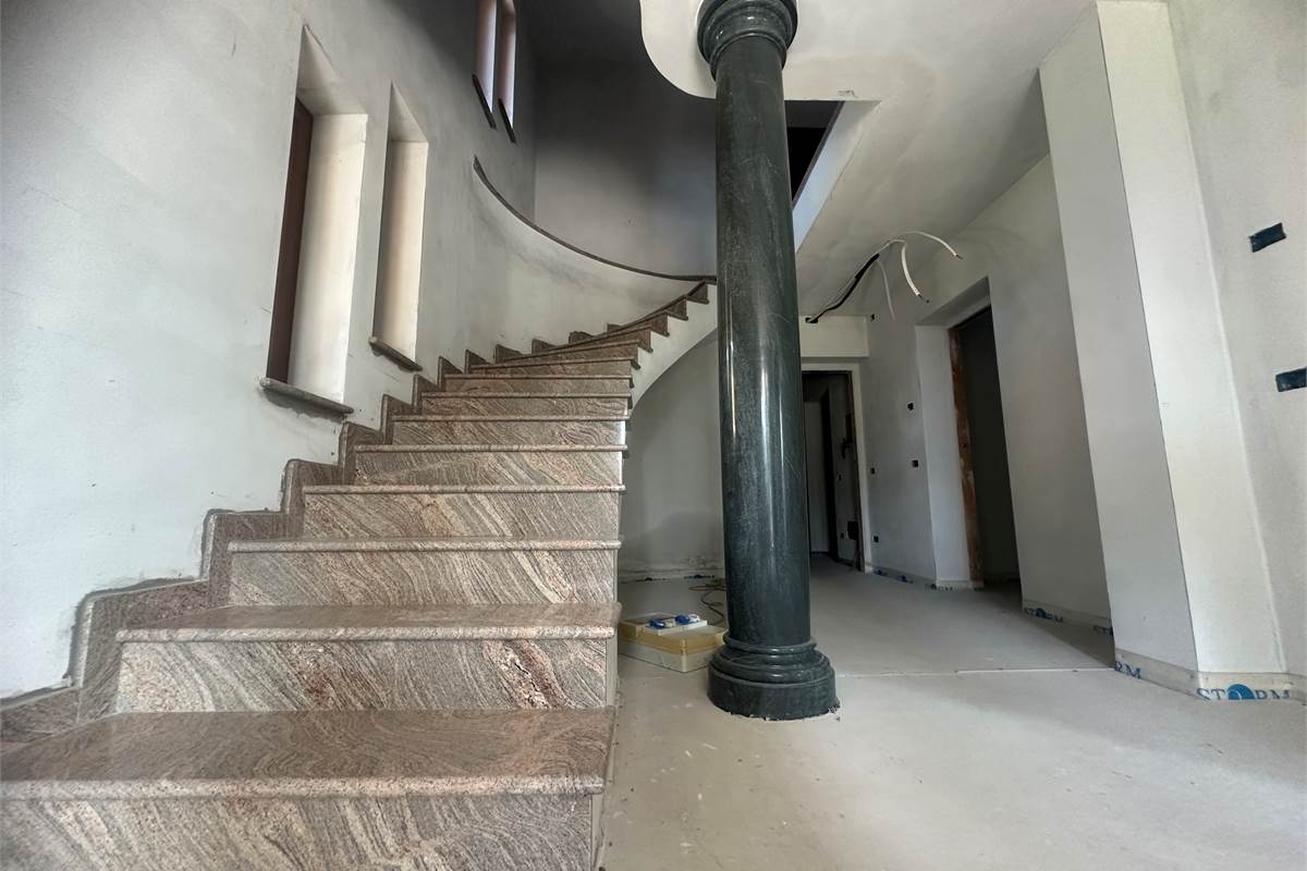 Longone : Bella villa singola elegante /giardino