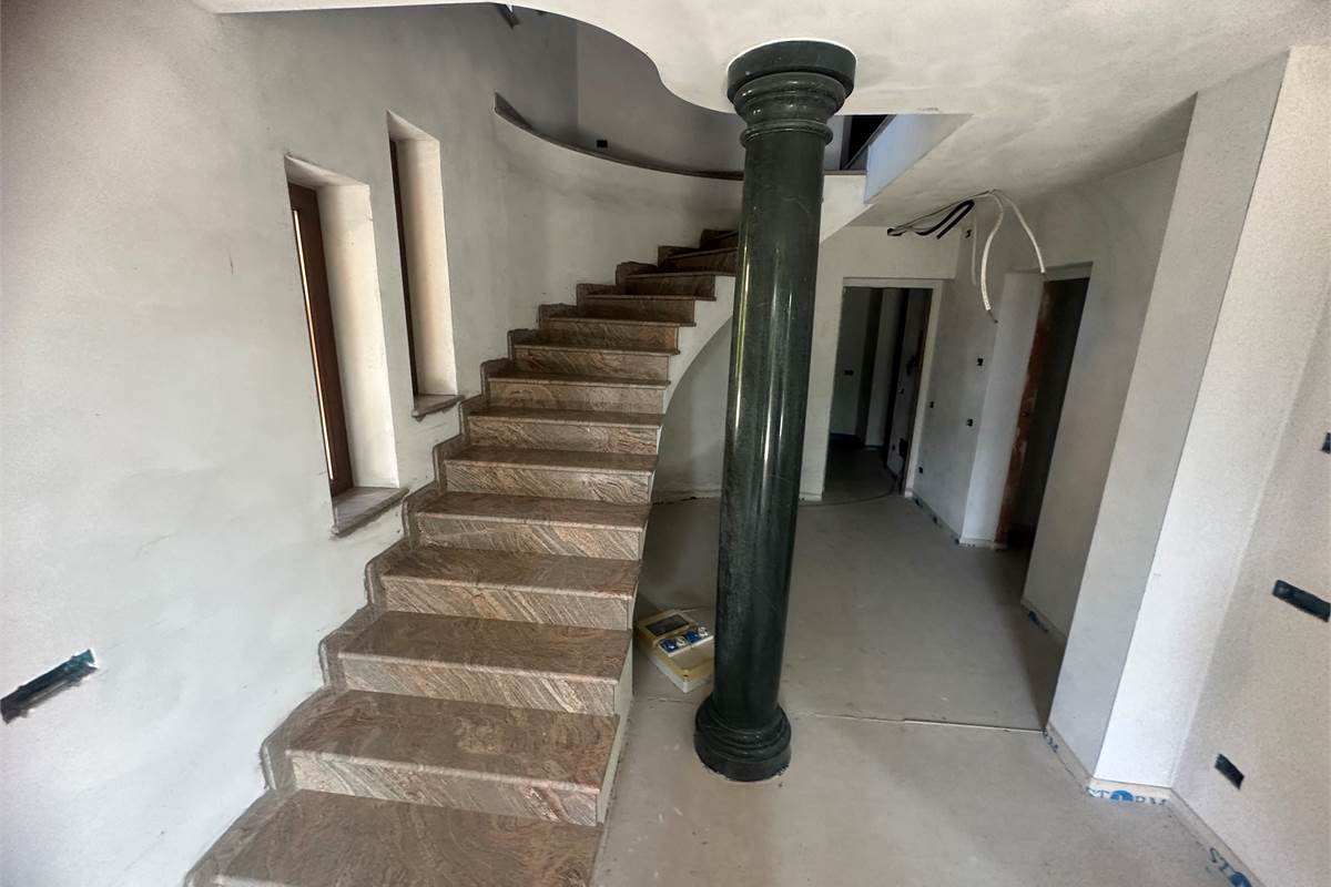 Longone : Bella villa singola elegante /giardino