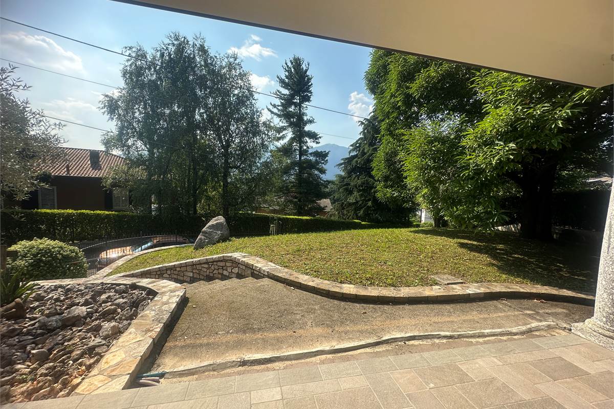 Longone : Bella villa singola elegante /giardino