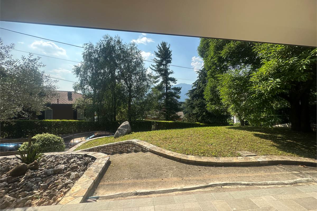 Longone : Bella villa singola elegante /giardino