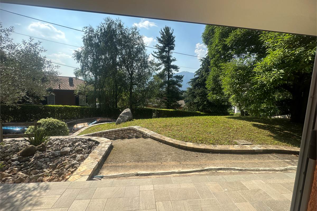 Longone : Bella villa singola elegante /giardino