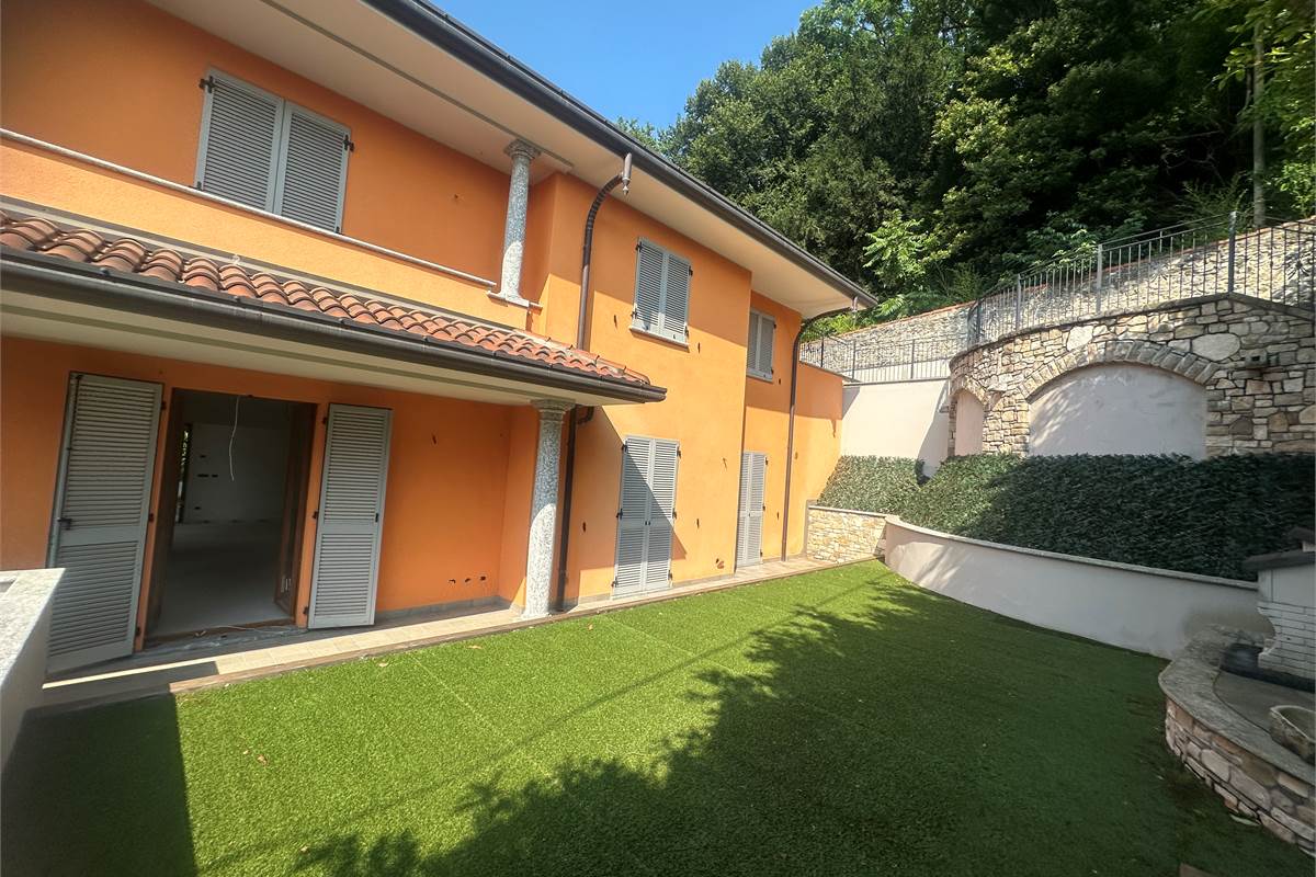 Longone : Bella villa singola elegante /giardino