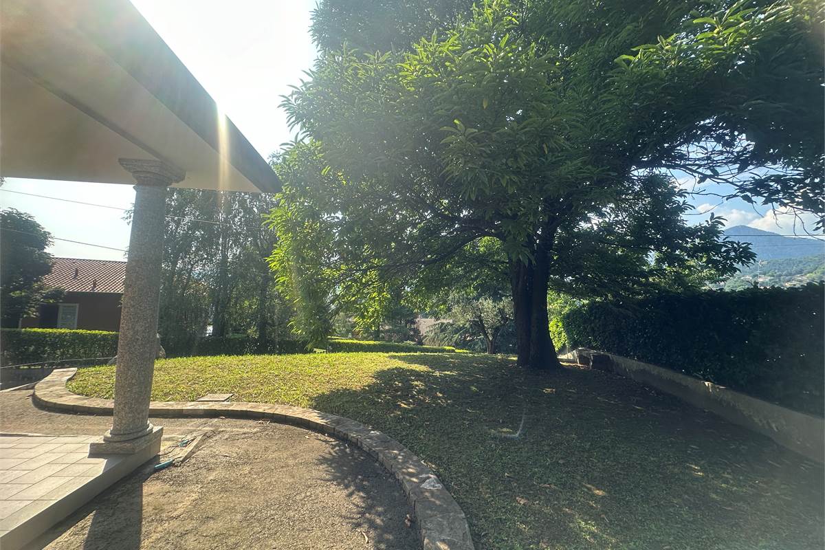 Longone : Bella villa singola elegante /giardino