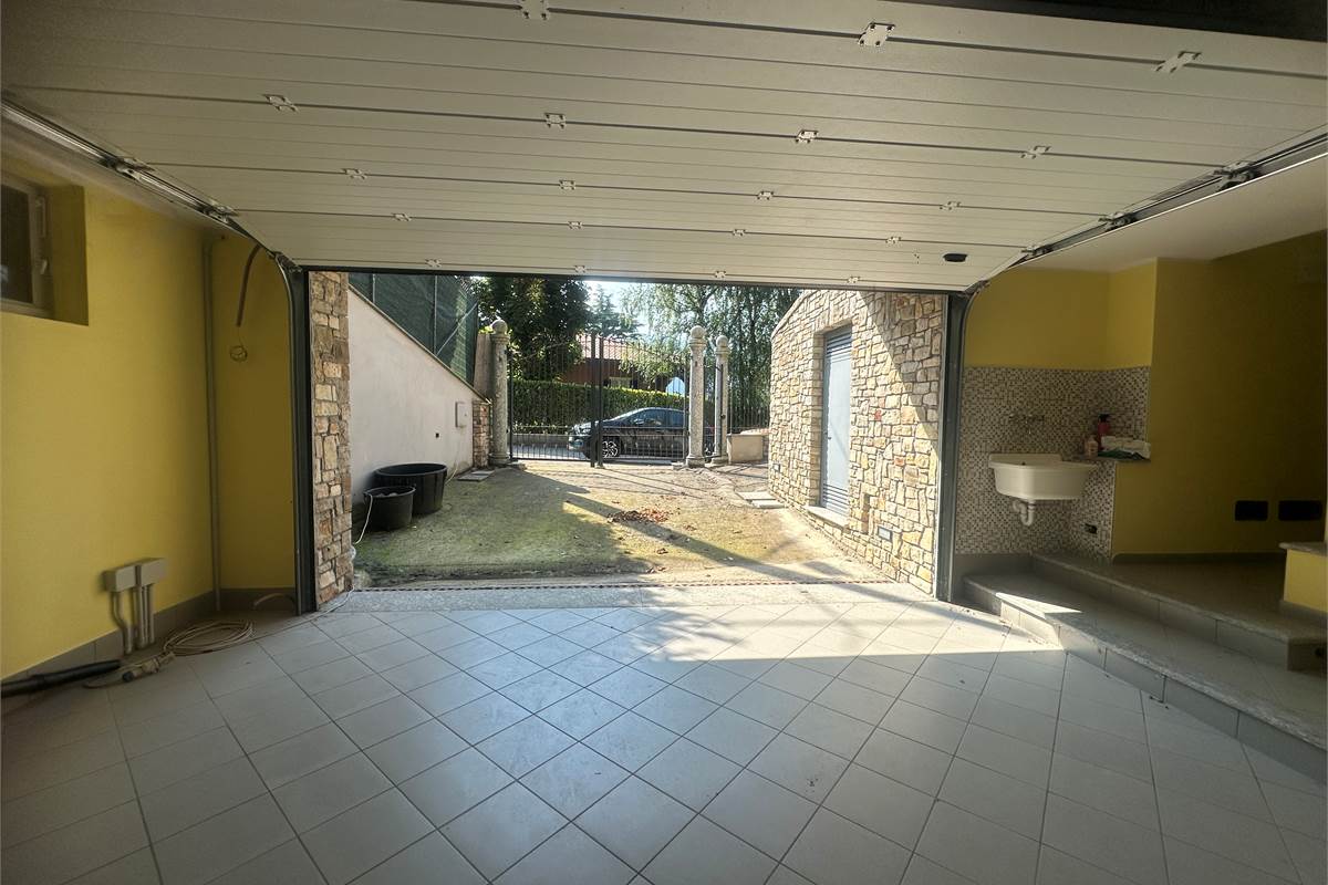 Longone : Bella villa singola elegante /giardino