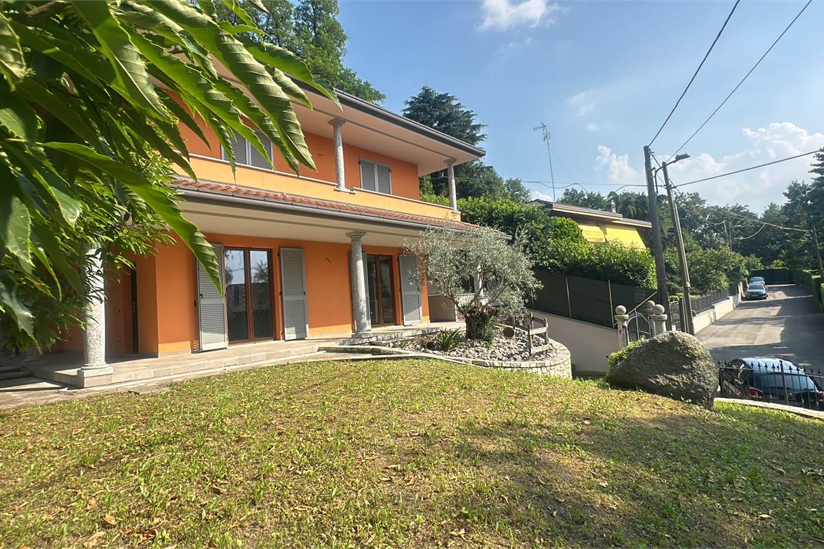 Longone : Bella villa singola elegante /giardino