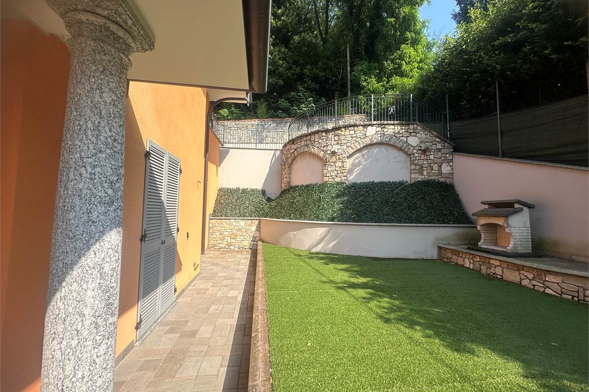 Longone : Bella villa singola elegante /giardino