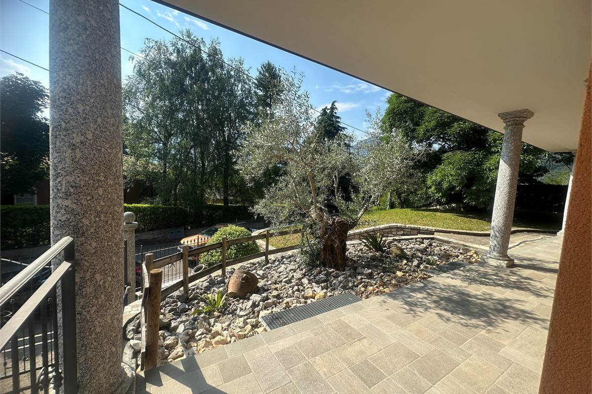 Longone : Bella villa singola elegante /giardino