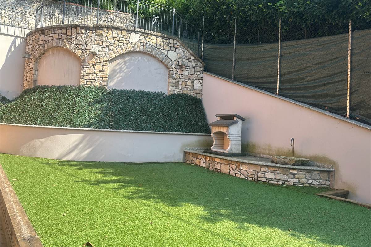 Longone : Bella villa singola elegante /giardino