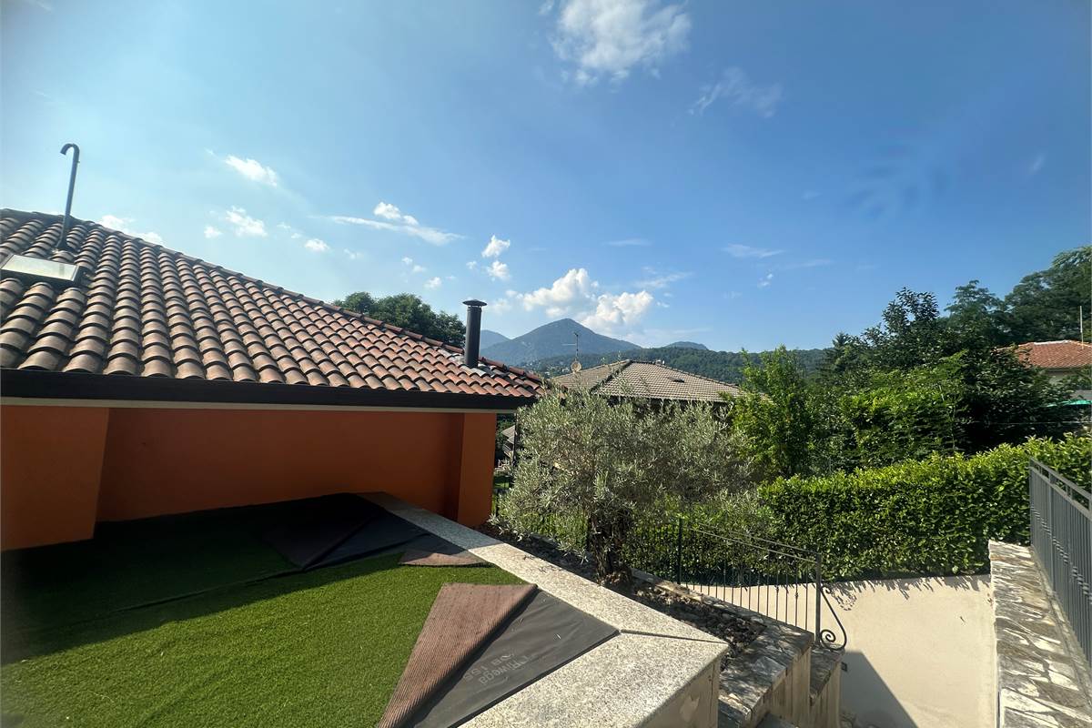 Longone : Bella villa singola elegante /giardino