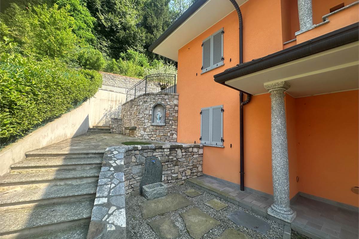 Longone : Bella villa singola elegante /giardino