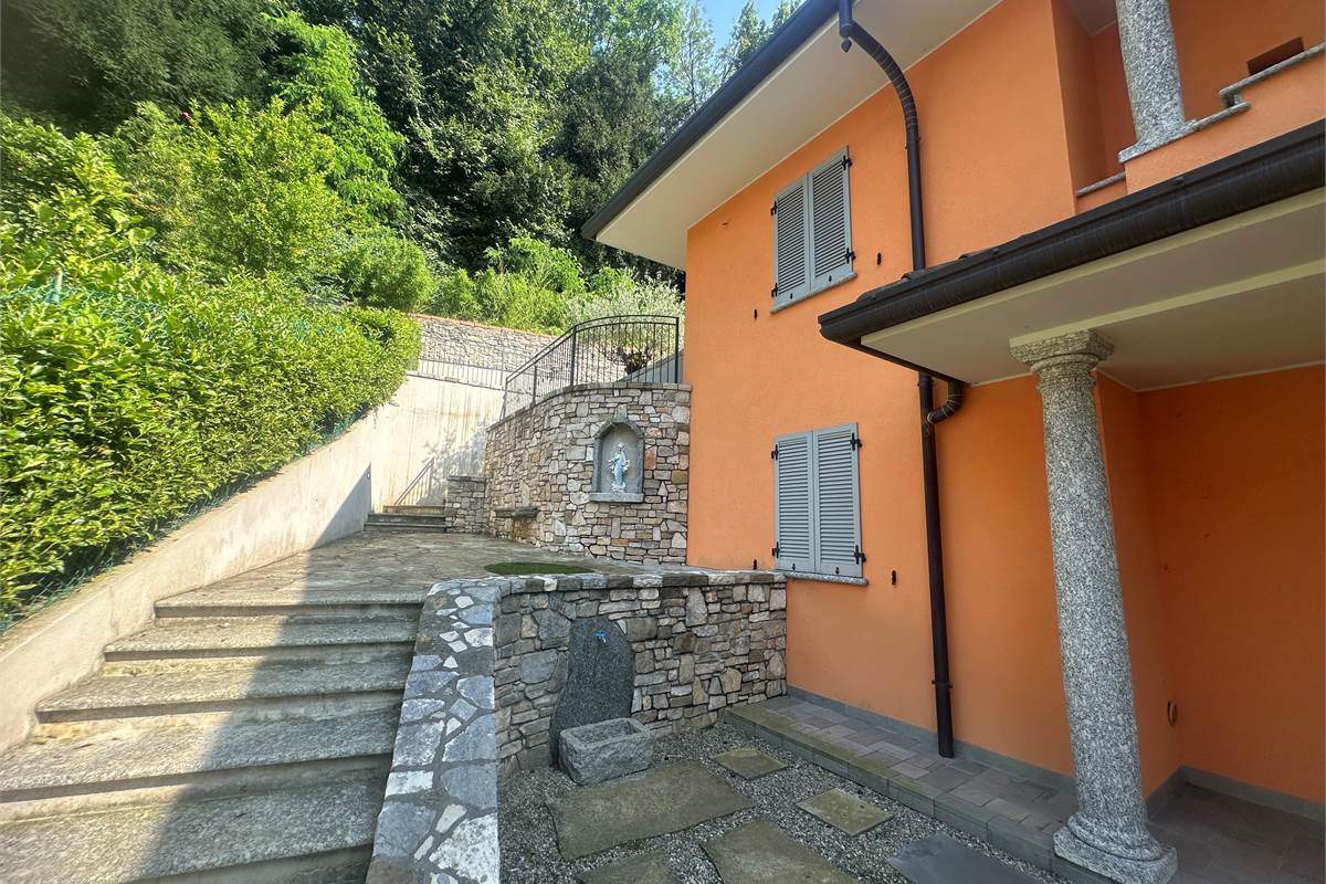 Longone : Bella villa singola elegante /giardino