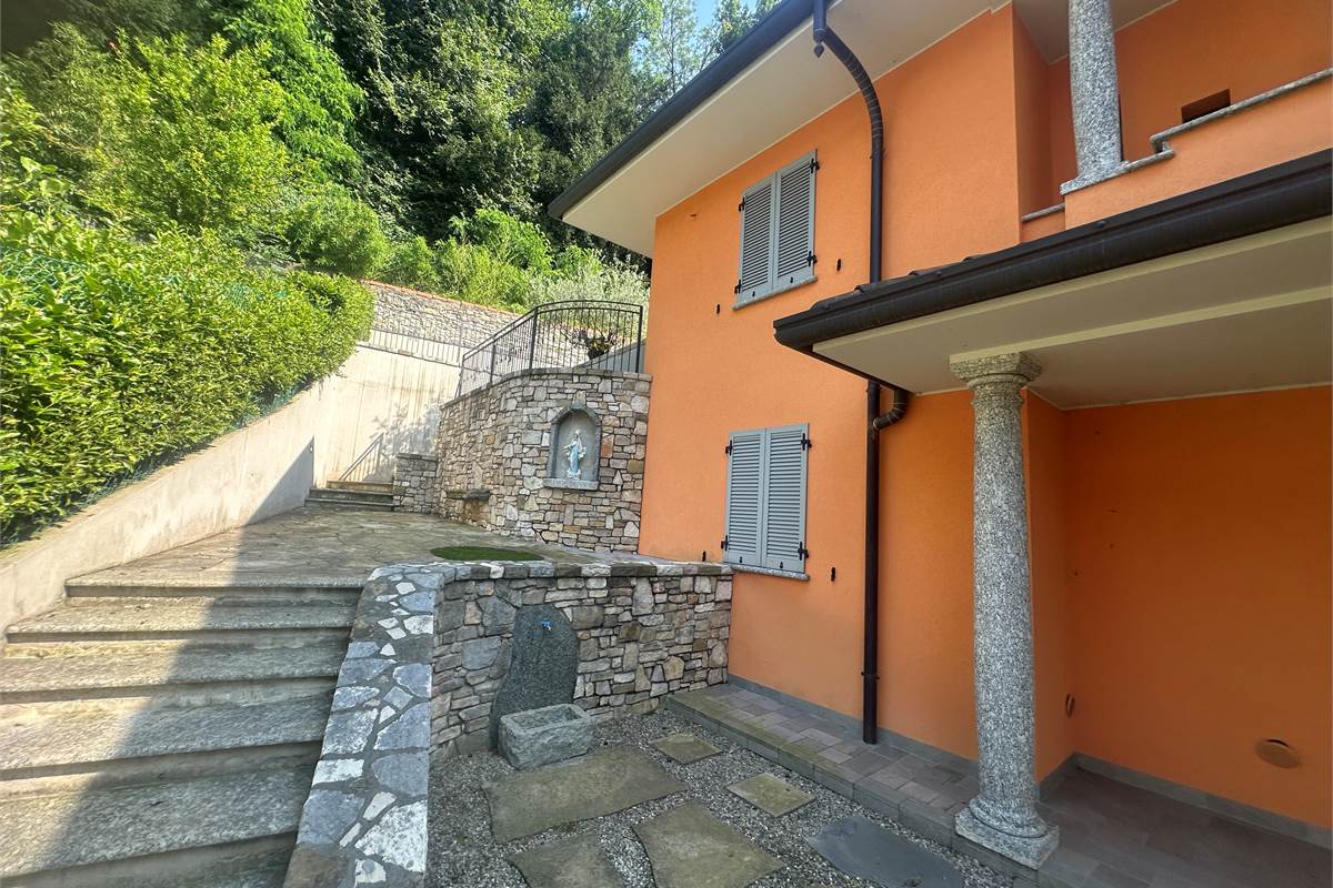 Longone : Bella villa singola elegante /giardino