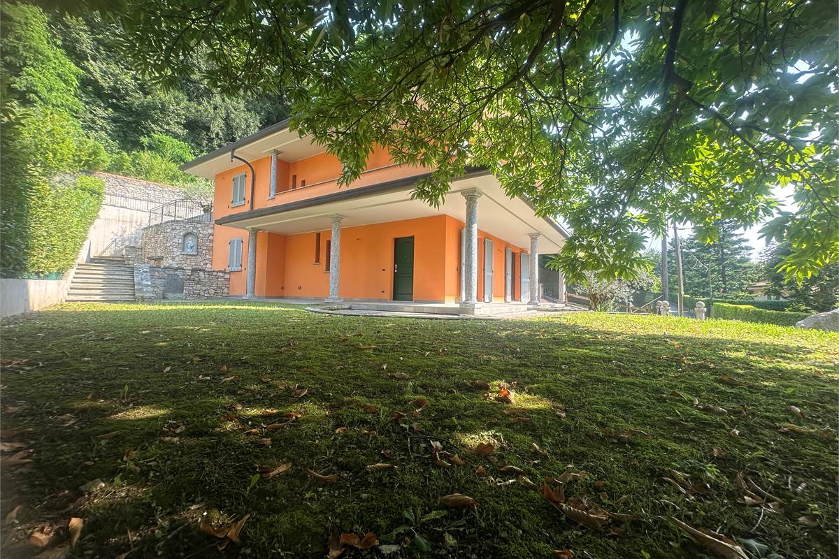 Longone : Bella villa singola elegante /giardino