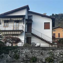 PONTELAMBRO : CASA SINGOLA CON GIARDINO