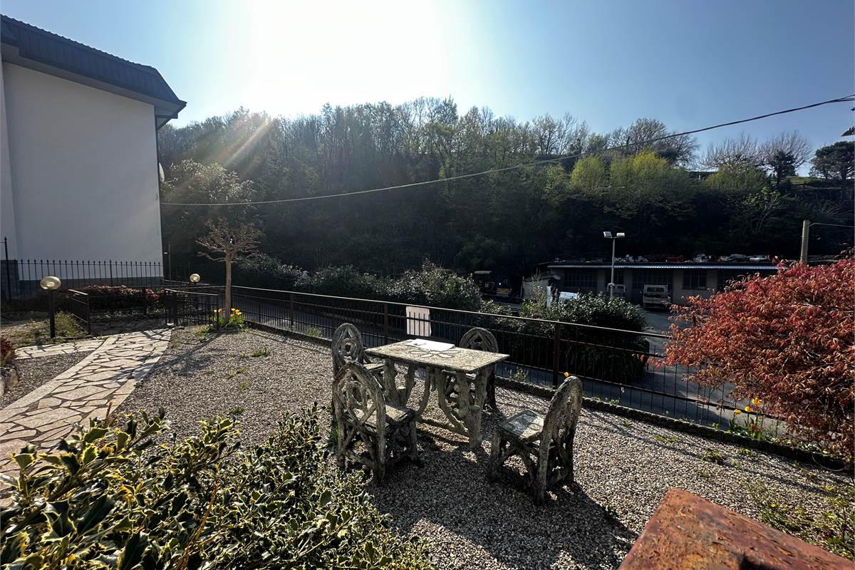 PONTELAMBRO : CASA SINGOLA CON GIARDINO