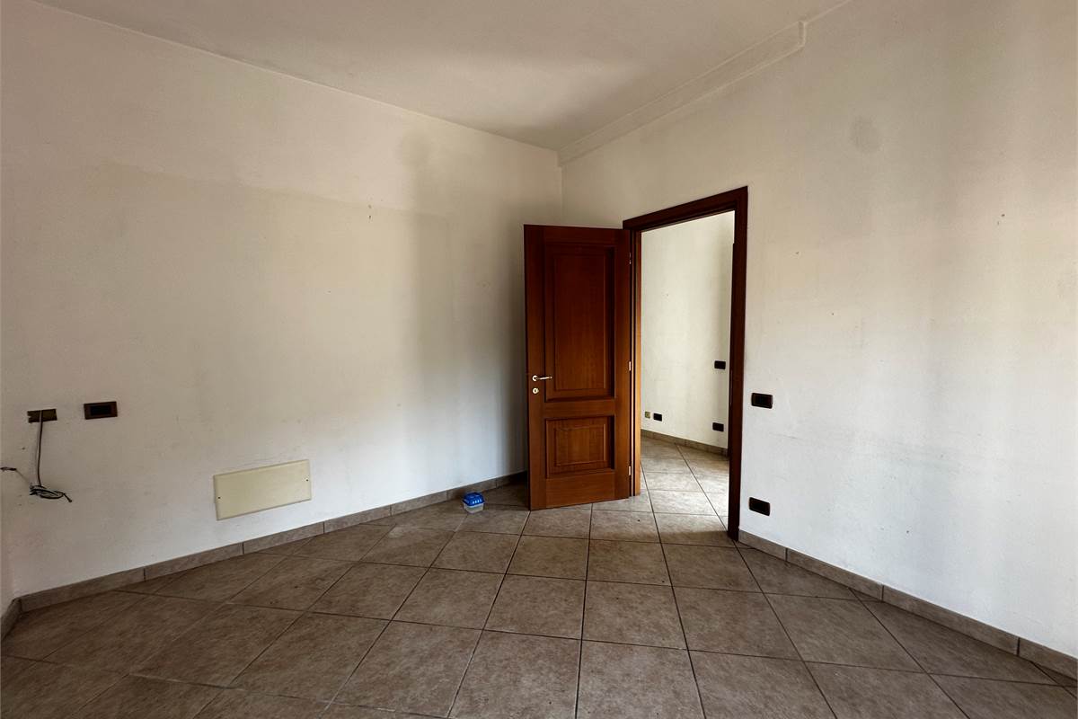 PONTELAMBRO : CASA SINGOLA CON GIARDINO