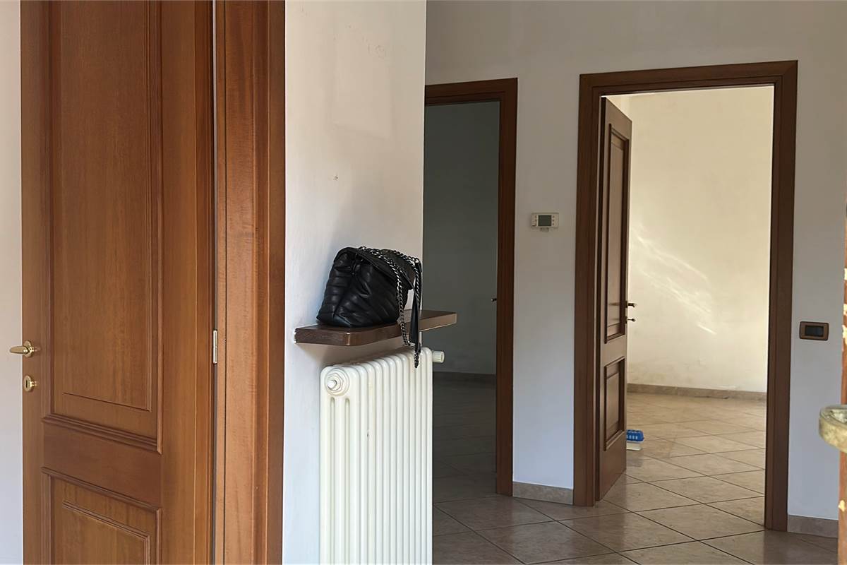 PONTELAMBRO : CASA SINGOLA CON GIARDINO