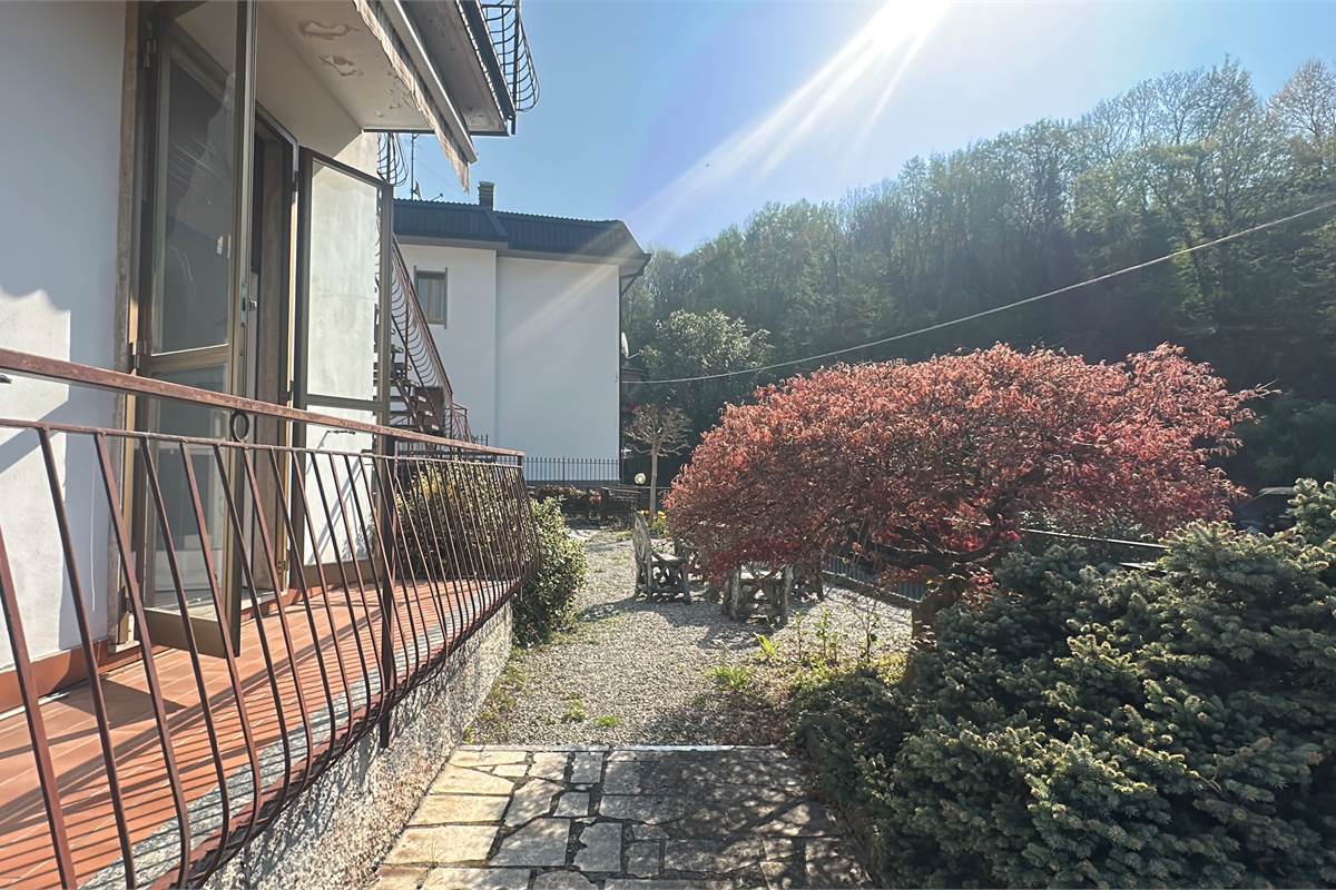 PONTELAMBRO : CASA SINGOLA CON GIARDINO
