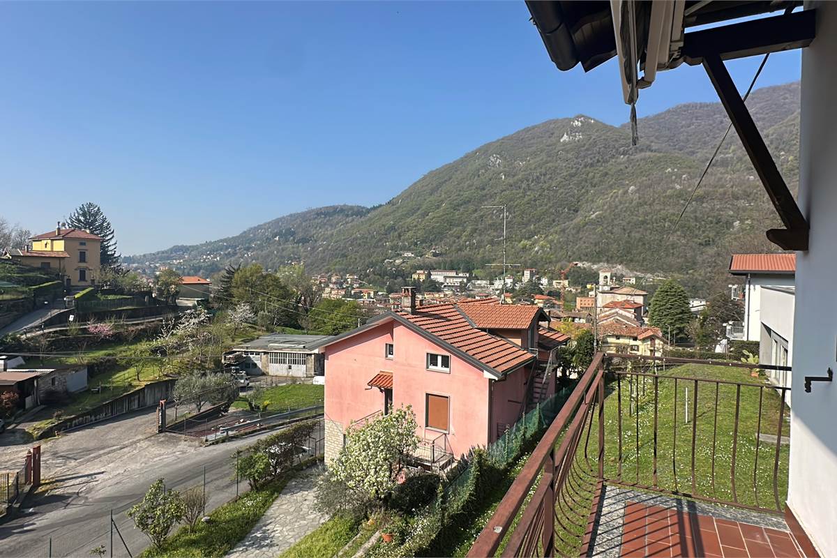 PONTELAMBRO : CASA SINGOLA CON GIARDINO