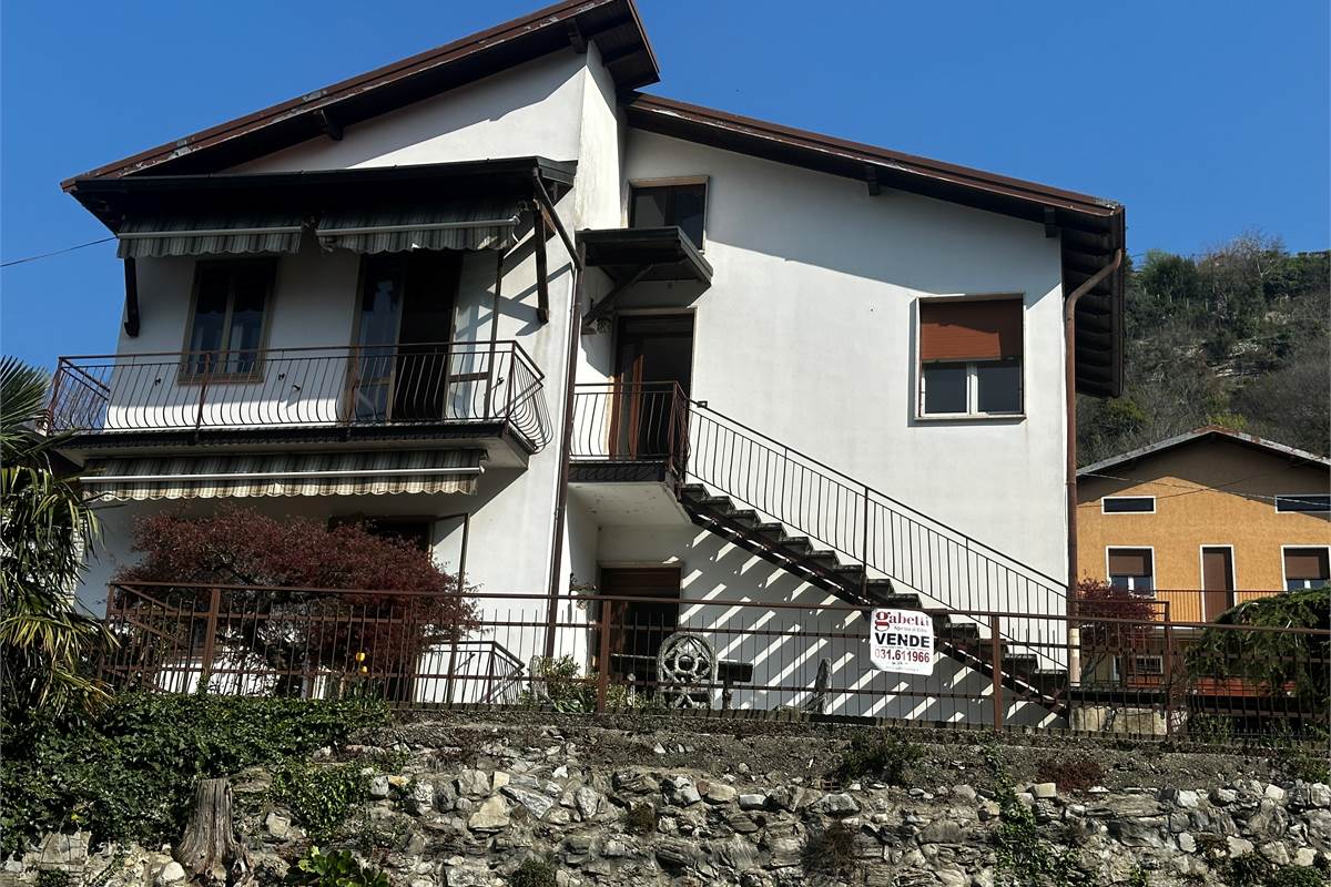 PONTELAMBRO : CASA SINGOLA CON GIARDINO