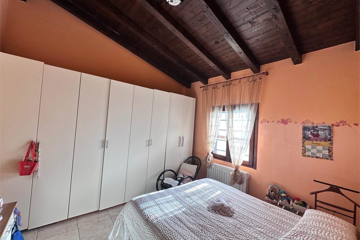 Cantu':casetta singola con giardino