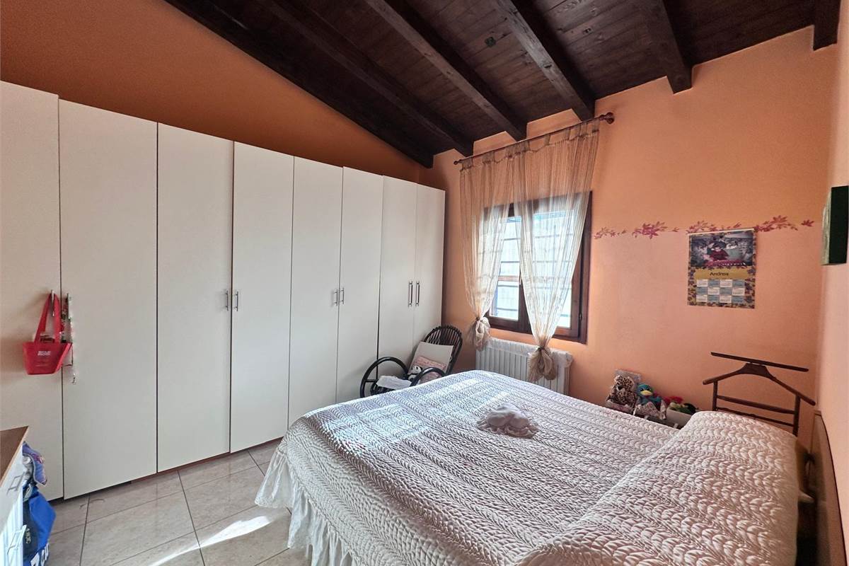Cantu':casetta singola con giardino