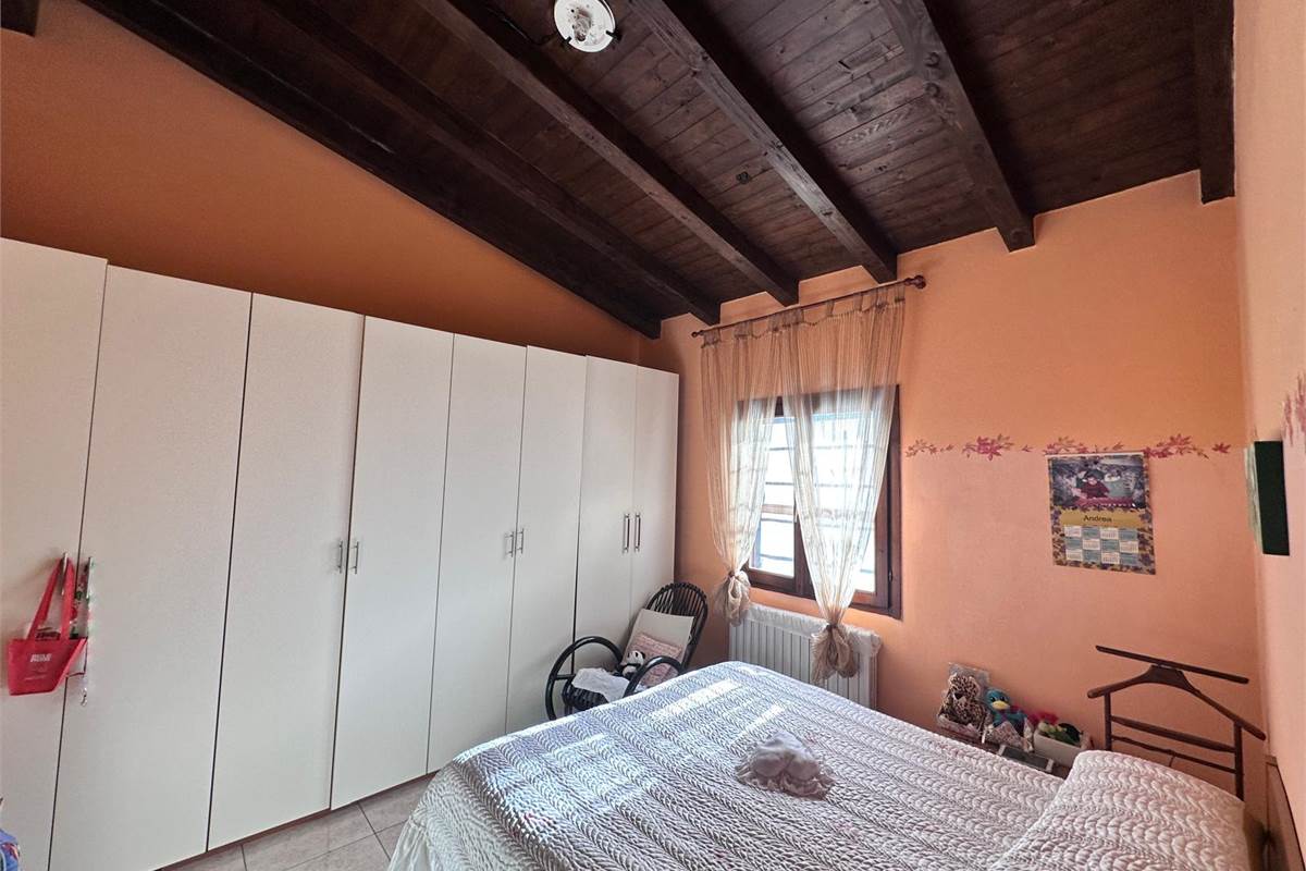 Cantu':casetta singola con giardino
