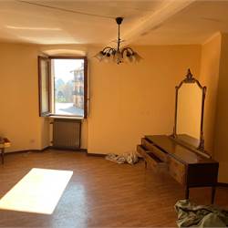 ERBA:APPARTAMENTO CON BALCONE