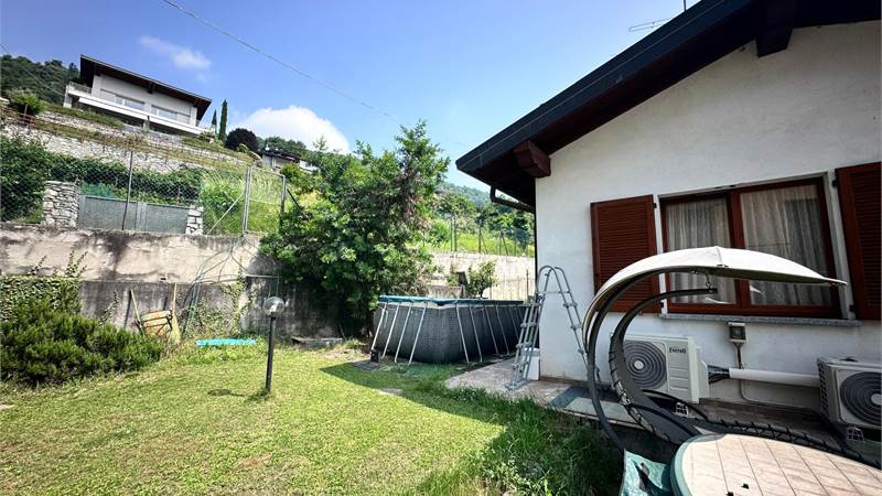 ALBAVILLA:PORZIONE DI VILLA CON GIARDINO