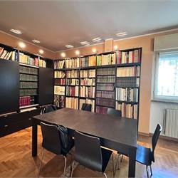 ERBA:ELEGANTE APPARTAMENTO  INDIPENDENTE
