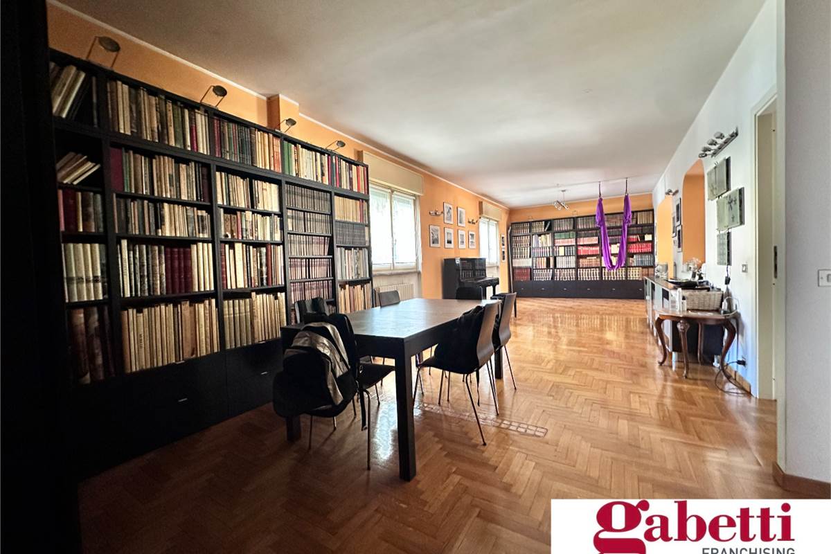 ERBA:ELEGANTE APPARTAMENTO  INDIPENDENTE