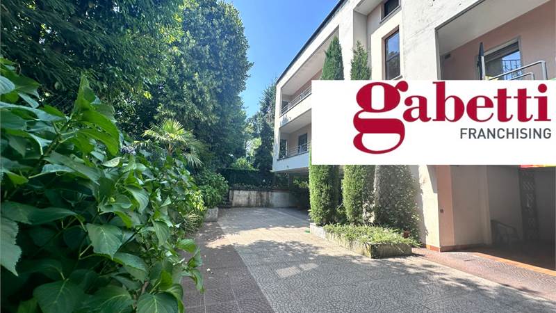 ERBA:ELEGANTE APPARTAMENTO  INDIPENDENTE