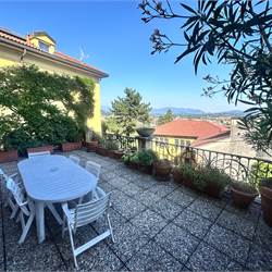 ERBA.ELEGANTE ABITAZIONE CON TERRAZZO PANORAMICO