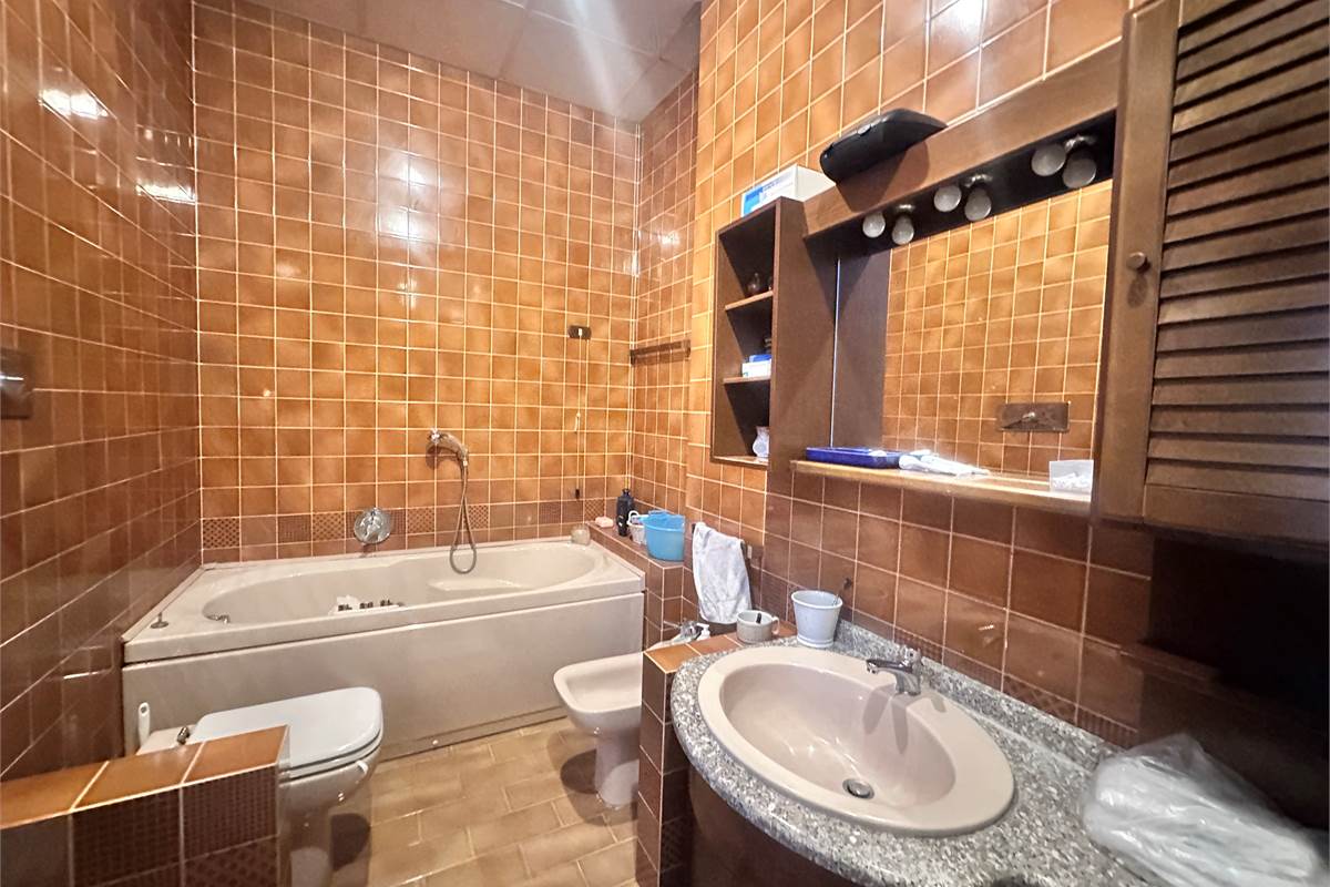 ERBA.ELEGANTE ABITAZIONE CON TERRAZZO PANORAMICO