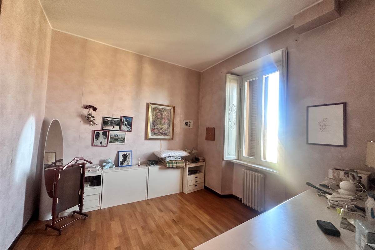 ERBA.ELEGANTE ABITAZIONE CON TERRAZZO PANORAMICO