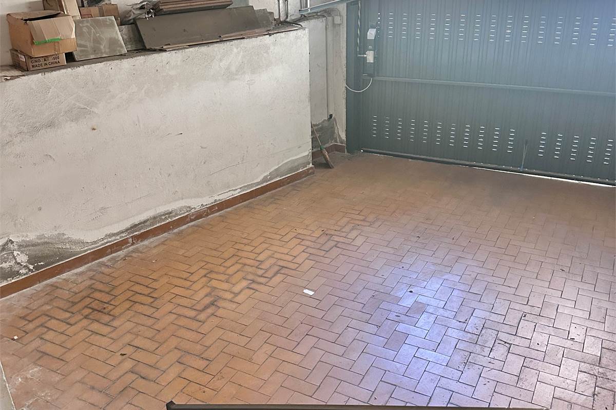 ERBA.ELEGANTE ABITAZIONE CON TERRAZZO PANORAMICO