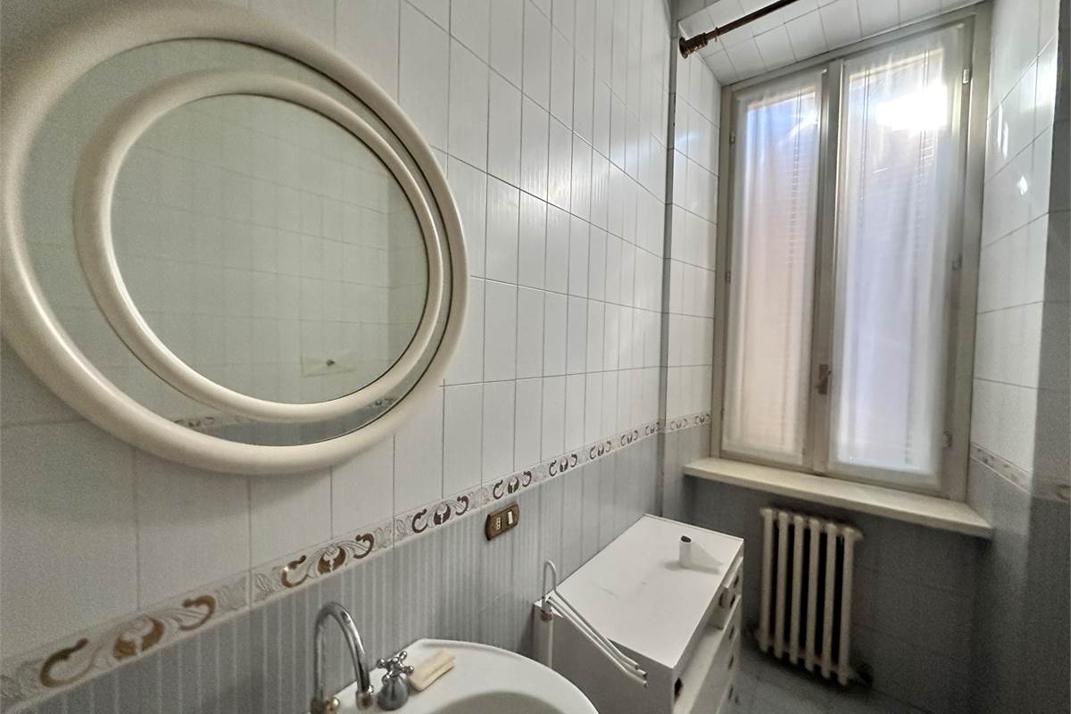 ERBA.ELEGANTE ABITAZIONE CON TERRAZZO PANORAMICO