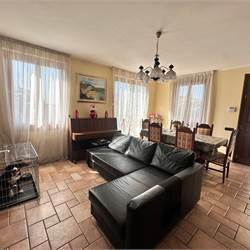 ALBAVILLA:PORZIONE DI VILLA CON GIARDINO