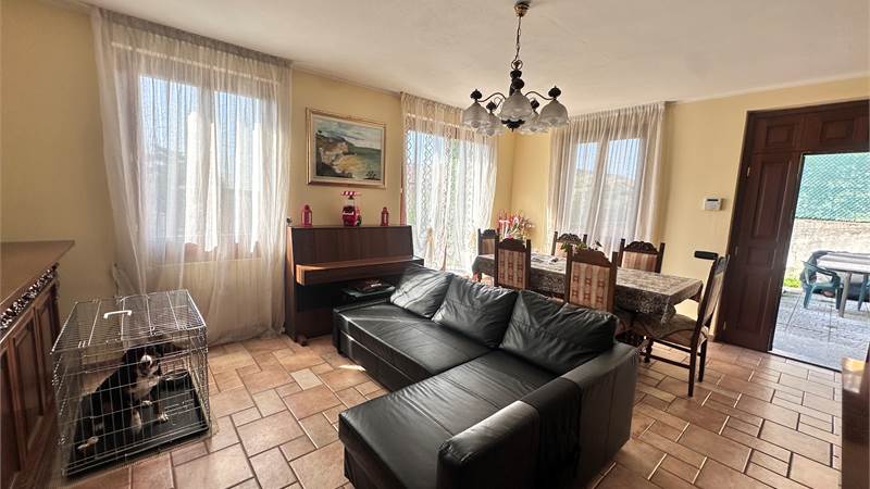 ALBAVILLA:PORZIONE DI VILLA CON GIARDINO