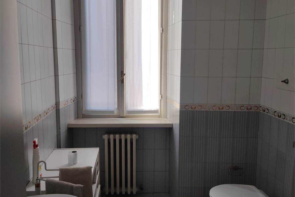 ERBA.ELEGANTE ABITAZIONE CON TERRAZZO PANORAMICO