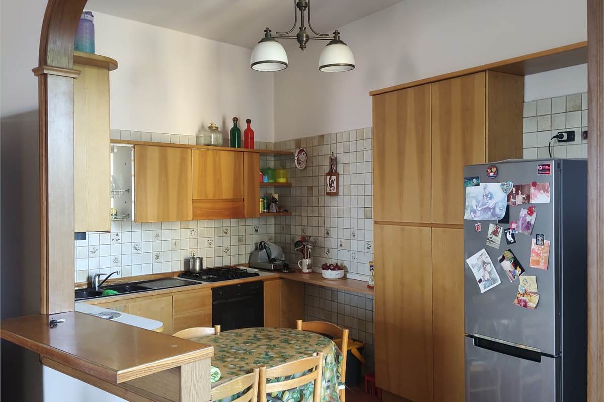 ERBA.ELEGANTE ABITAZIONE CON TERRAZZO PANORAMICO